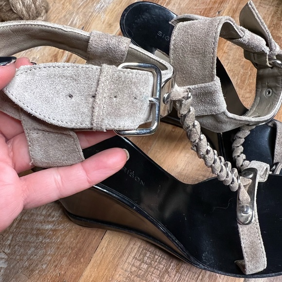 Sigerson Morrison Black Leather T-Strap Wedge Sandals - Picture 10 of 10